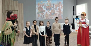 Масленица идёт, мед да блин несёт