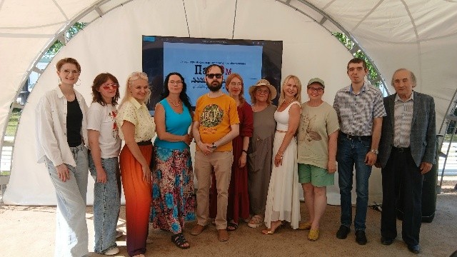 Библиотека и «ПарОм» на «Пешеходном Любинском»